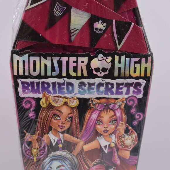 Monster High Buried Secrets Mystery Doll + 5 Accessories Inside New In Box - Picture 3 of 9